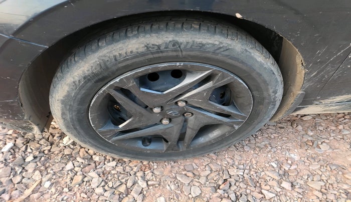 2021 Hyundai NEW I20 SPORTZ 1.2 AT, Petrol, Automatic, 44,156 km, tyre