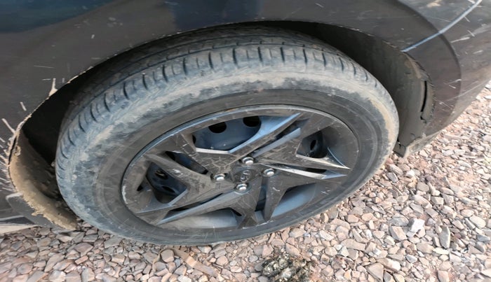 2021 Hyundai NEW I20 SPORTZ 1.2 AT, Petrol, Automatic, 44,156 km, tyre