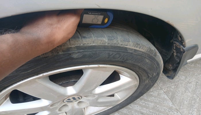 2011 Volkswagen Polo HIGHLINE 1.6L, Petrol, Manual, 79,934 km, tyre