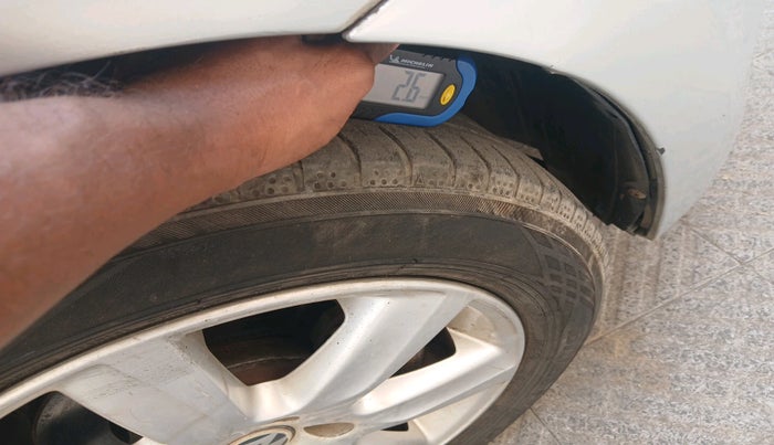 2011 Volkswagen Polo HIGHLINE 1.6L, Petrol, Manual, 79,934 km, tyre