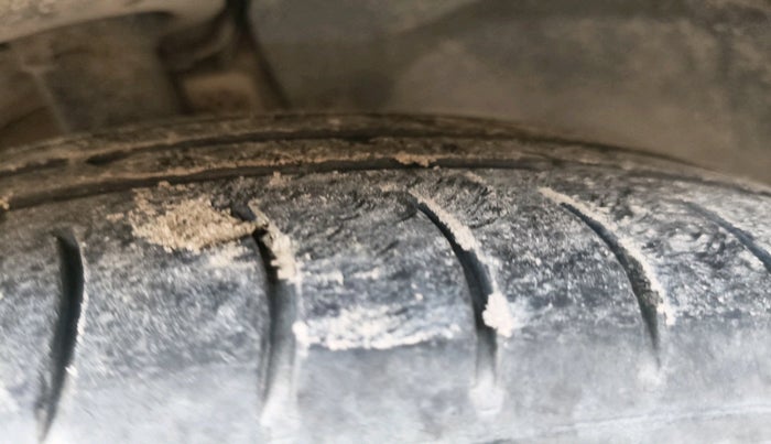 2013 Ford Figo TITANIUM 1.4 DIESEL, Diesel, Manual, 1,35,935 km, tyre