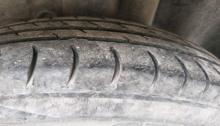 2013 Ford Figo TITANIUM 1.4 DIESEL, Diesel, Manual, 1,35,935 km, tyre