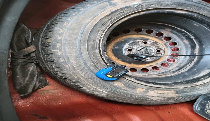 2011 Honda Jazz 1.2 L I-VTEC SELECT, Petrol, Manual, 75,852 km, tyre