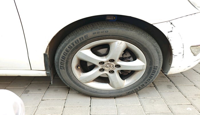 2013 Skoda Rapid ELEGANCE 1.6 MPI MT, Petrol, Manual, 94,297 km, tyre