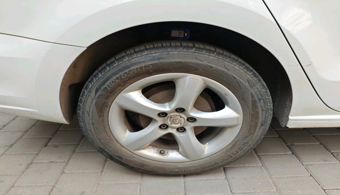 2013 Skoda Rapid ELEGANCE 1.6 MPI MT, Petrol, Manual, 94,297 km, tyre