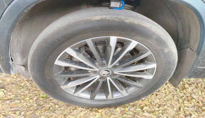 2017 Skoda Kodiaq STYLE 2.0 TDI 4X4 AT, Diesel, Automatic, 1,08,127 km, tyre