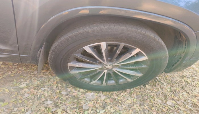 2017 Skoda Kodiaq STYLE 2.0 TDI 4X4 AT, Diesel, Automatic, 1,08,127 km, tyre