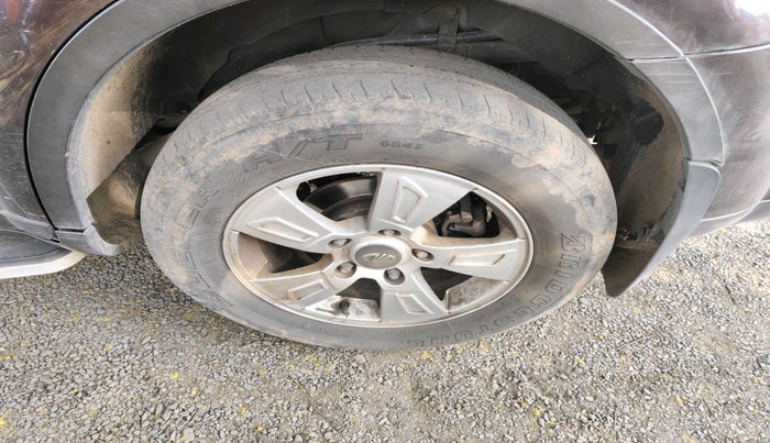 2015 Mahindra XUV500 W8, Diesel, Manual, 1,17,122 km, tyre