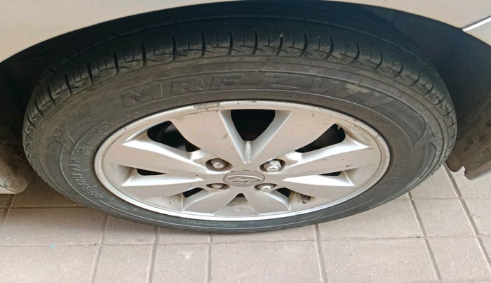 2016 Hyundai Xcent SX 1.2, Petrol, Manual, 92,315 km, tyre