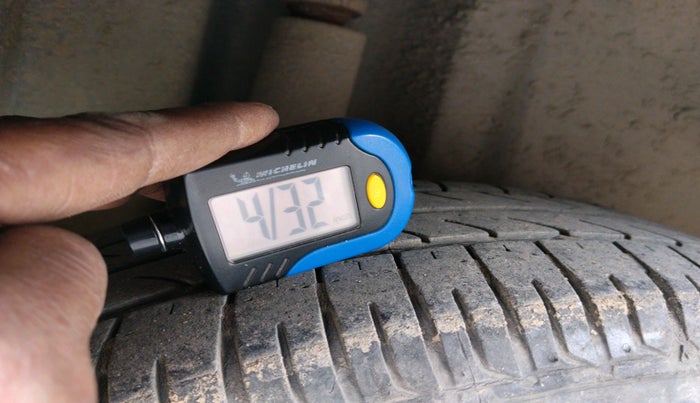 2012 Volkswagen Polo TRENDLINE 1.2L PETROL, Petrol, Manual, 2,33,559 km, tyre