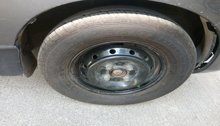 2015 Maruti Alto 800 LXI, Petrol, Manual, 42,372 km, tyre