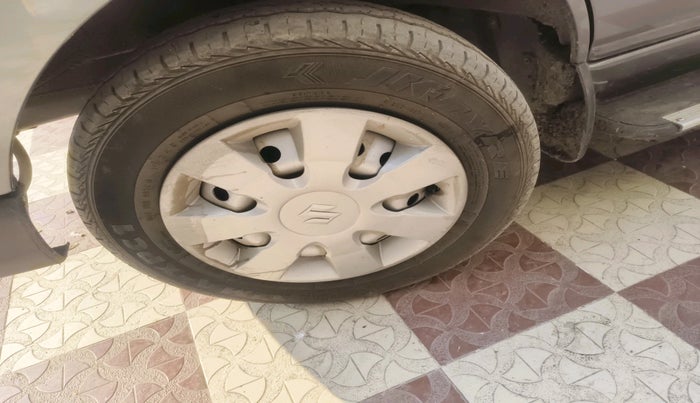 2024 Maruti Eeco 5 STR AC CNG, Petrol, Manual, 32,321 km, tyre