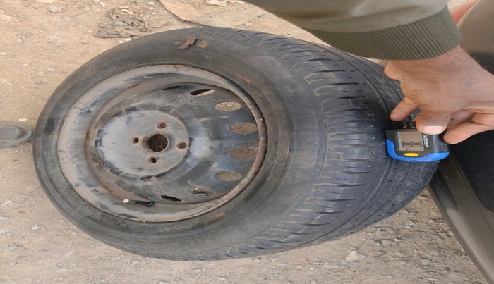 2011 Hyundai Verna FLUIDIC 1.6 VTVT EX, Petrol, Manual, 1,02,981 km, tyre