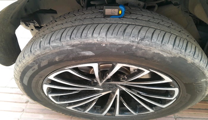 2018 Ford Endeavour TITANIUM 3.2 4X4 AT, Diesel, Automatic, 74,554 km, tyre