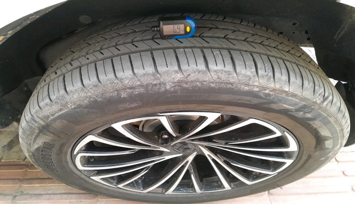 2018 Ford Endeavour TITANIUM 3.2 4X4 AT, Diesel, Automatic, 74,554 km, tyre