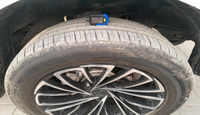 2018 Ford Endeavour TITANIUM 3.2 4X4 AT, Diesel, Automatic, 74,554 km, tyre