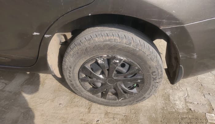 2022 Maruti Dzire VXI CNG, CNG, Manual, 82,754 km, tyre