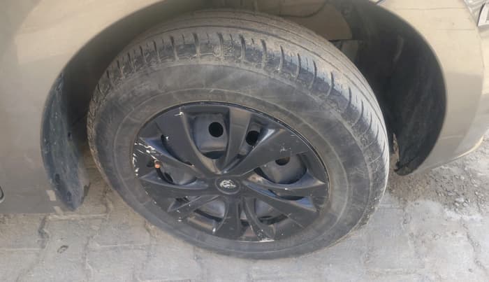 2022 Maruti Dzire VXI CNG, CNG, Manual, 82,754 km, tyre