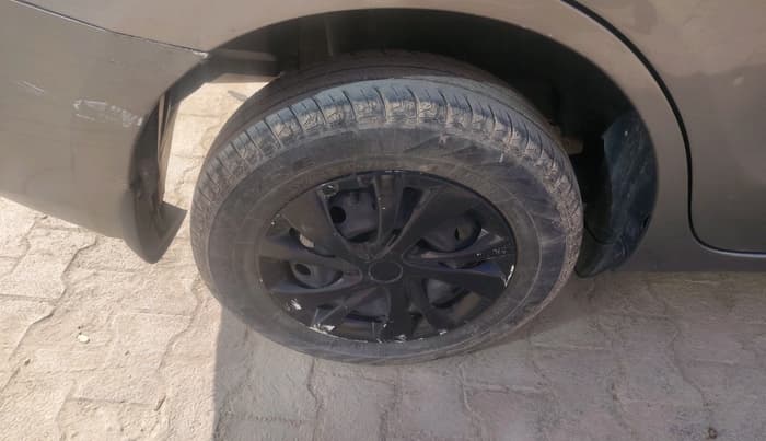 2022 Maruti Dzire VXI CNG, CNG, Manual, 82,754 km, tyre