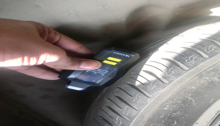 2017 Maruti Vitara Brezza ZDI PLUS, Diesel, Manual, 2,09,161 km, tyre