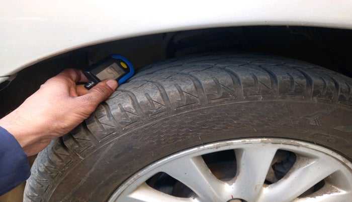 2014 Toyota Innova 2.5 VX 8 STR, Diesel, Manual, 1,12,081 km, tyre