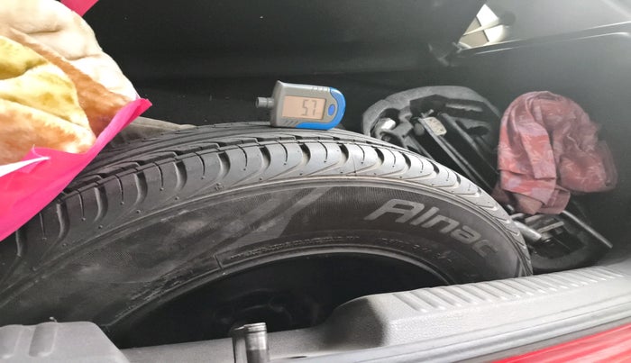 2014 Volkswagen Polo HIGHLINE1.2L, Petrol, Manual, 68,819 km, tyre