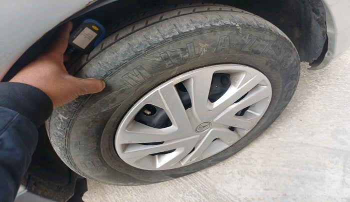 2014 Nissan Micra Active XL, Petrol, Manual, 66,911 km, tyre