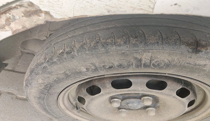 2013 Ford Figo TITANIUM 1.4 DIESEL, Diesel, Manual, 1,58,252 km, tyre