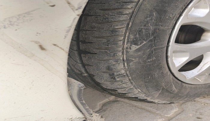 2013 Ford Figo TITANIUM 1.4 DIESEL, Diesel, Manual, 1,58,252 km, tyre