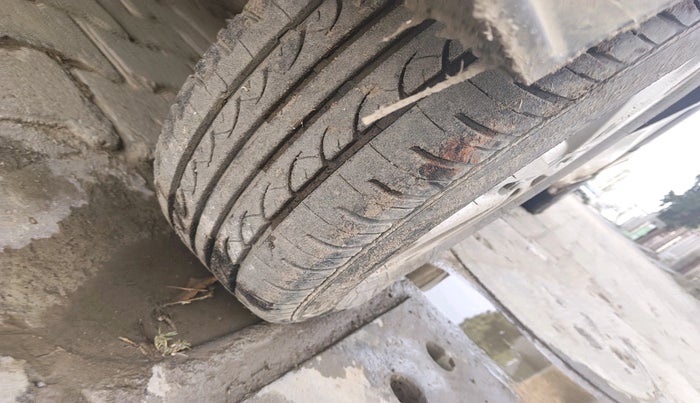 2013 Ford Figo TITANIUM 1.4 DIESEL, Diesel, Manual, 1,58,252 km, tyre