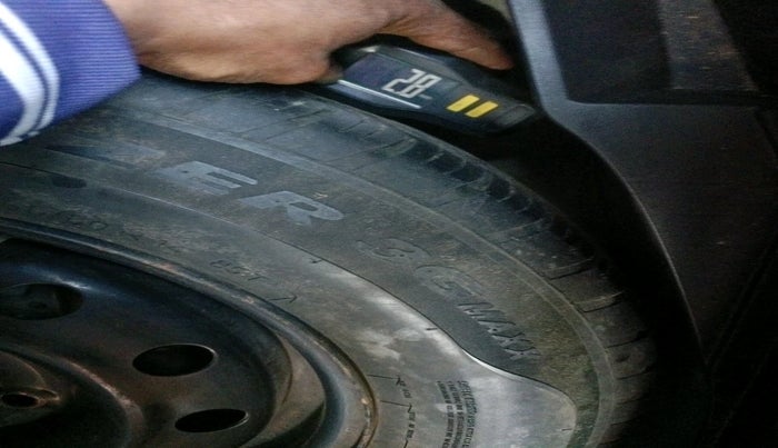 2022 Maruti Swift VXI, Petrol, Manual, 15,706 km, tyre