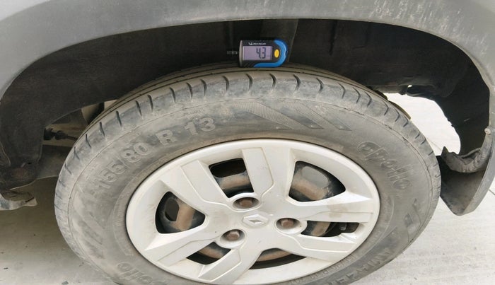 2017 Renault Kwid RXT 1.0 AMT (O), Petrol, Automatic, 1,46,838 km, tyre