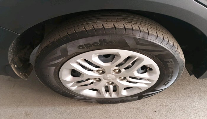 2023 KIA CARENS PRESTIGE 1.5 PETROL 7 STR, Petrol, Manual, 17,368 km, tyre