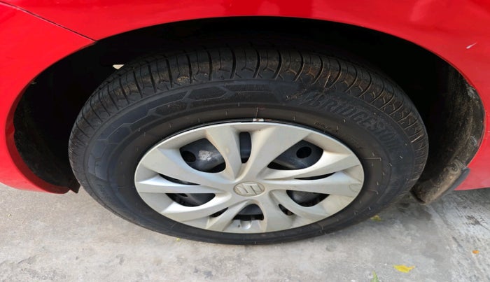 2018 Maruti Swift VXI AMT, Petrol, Automatic, 53,488 km, tyre