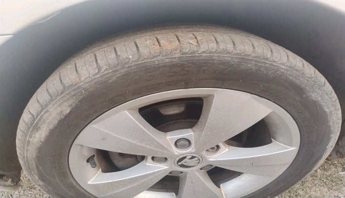 2019 Skoda Octavia AMBITION 1.4 TSI, Petrol, Manual, 86,679 km, tyre