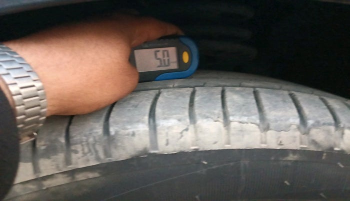 2023 Mahindra XUV700 AX 7 LUXURY D AT 7 STR, Diesel, Automatic, 84,920 km, tyre