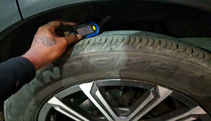 2022 Mahindra XUV700 AX 7 LUXURY D AT 7 STR, Diesel, Automatic, 33,196 km, tyre