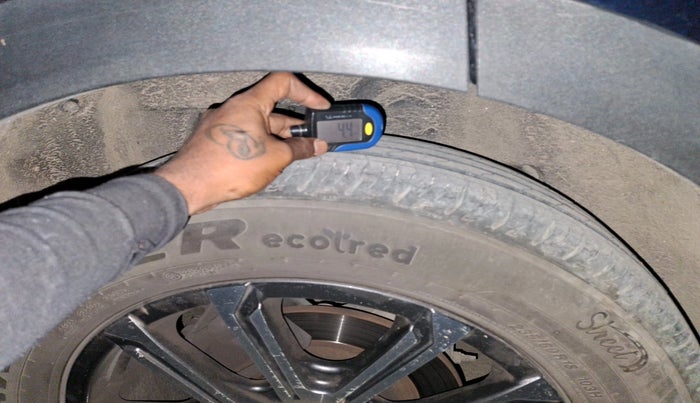 2022 Mahindra XUV700 AX 7 LUXURY D AT 7 STR, Diesel, Automatic, 33,196 km, tyre