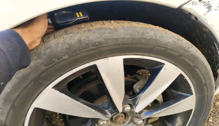 2012 Hyundai Verna FLUIDIC 1.6 CRDI SX, Diesel, Manual, 1,53,254 km, tyre