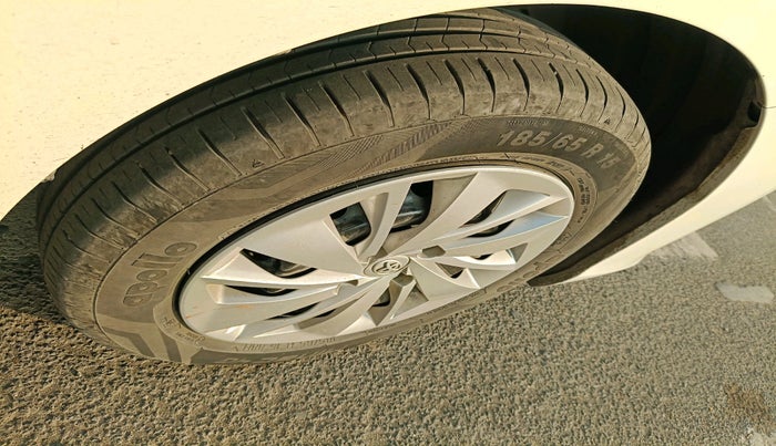 2022 Toyota Glanza E, Petrol, Manual, 27,988 km, tyre