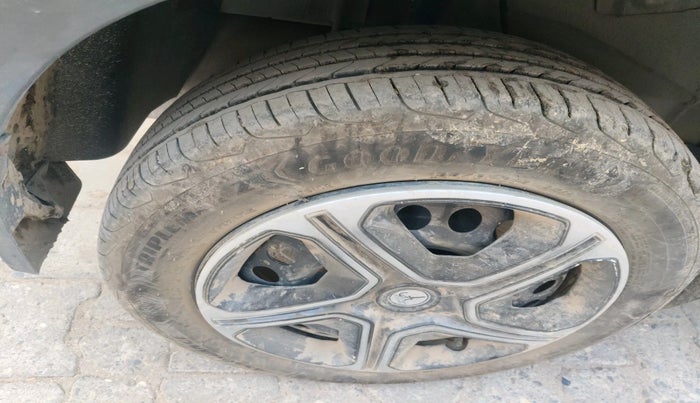 2023 Tata NEXON SMART 1.2 PETROL, Petrol, Manual, 5,848 km, tyre