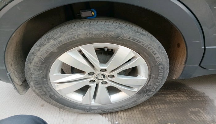 2022 Skoda KUSHAQ AMBITION 1.0L TSI MT, Petrol, Manual, 43,717 km, tyre