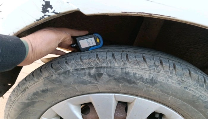 2012 Toyota Etios Liva GD, Diesel, Manual, 1,08,864 km, tyre