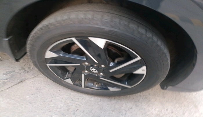 2021 Hyundai Verna SX (O) 1.5 VTVT IVT, Petrol, Automatic, 33,876 km, tyre