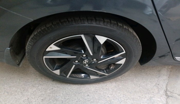 2021 Hyundai Verna SX (O) 1.5 VTVT IVT, Petrol, Automatic, 33,876 km, tyre