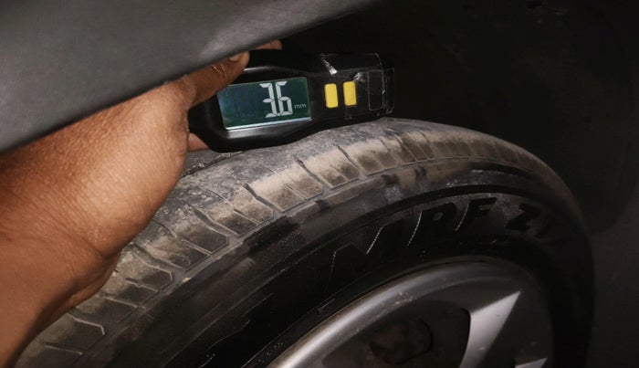 2016 Renault Kwid RXT 0.8, Petrol, Manual, 1,77,368 km, tyre