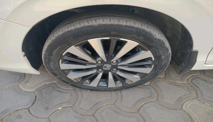 2024 Honda City 1.5L I-VTEC ZX, Petrol, Manual, 26,323 km, tyre