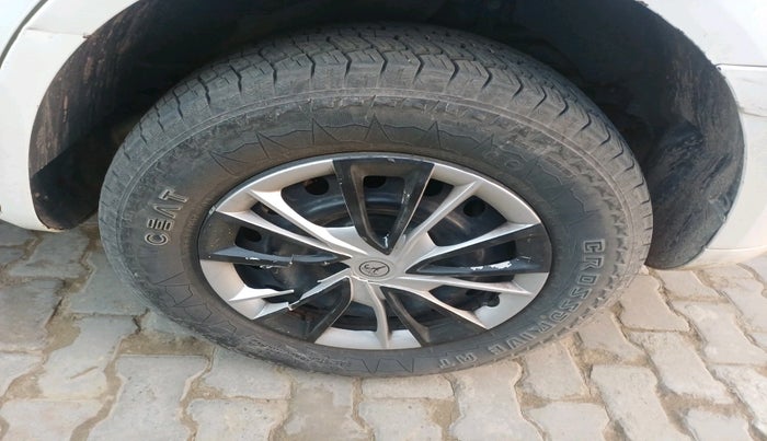 2016 Mahindra XUV500 W4, Diesel, Manual, 63,863 km, tyre