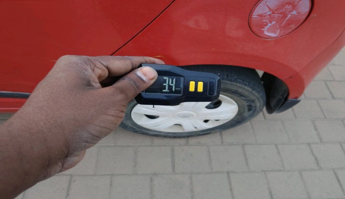 2005 Maruti Swift VXI 1.3, Petrol, Manual, 1,39,028 km, tyre