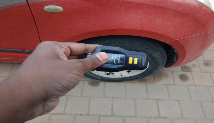 2005 Maruti Swift VXI 1.3, Petrol, Manual, 1,39,028 km, tyre